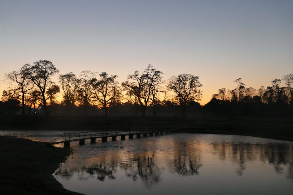 Hoogtepuntenreis Nepal – Chitwan – zonsondergang bij de rivier