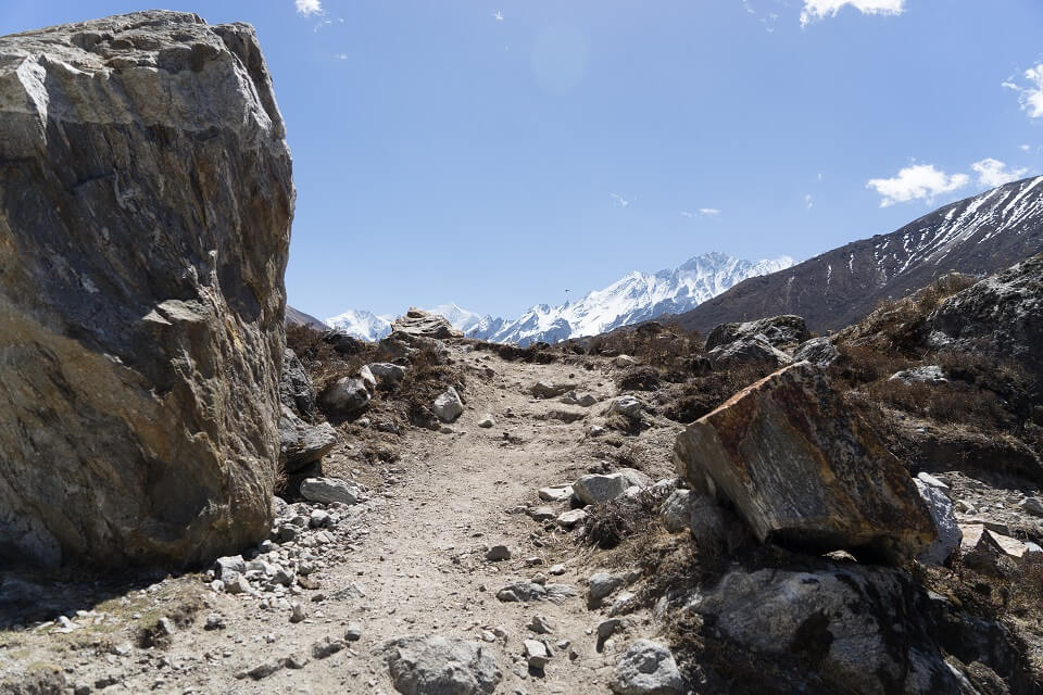 Langtang vallei trekking – een wandelpad tijdens de trekking