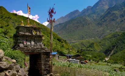 Manaslu with Tsum valley trek - Buddhist chörtens in the Kathmandu valley